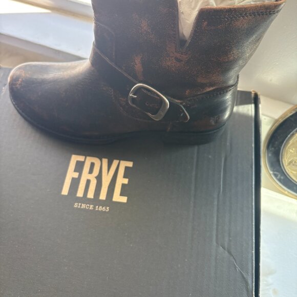 Brand New-FRYE VERONICA FLEX BOOTIE-(cat not included) - Picture 4 of 9